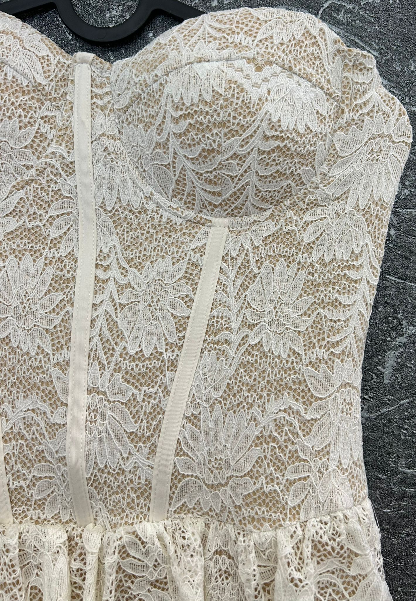 Vestitino corto in pizzo