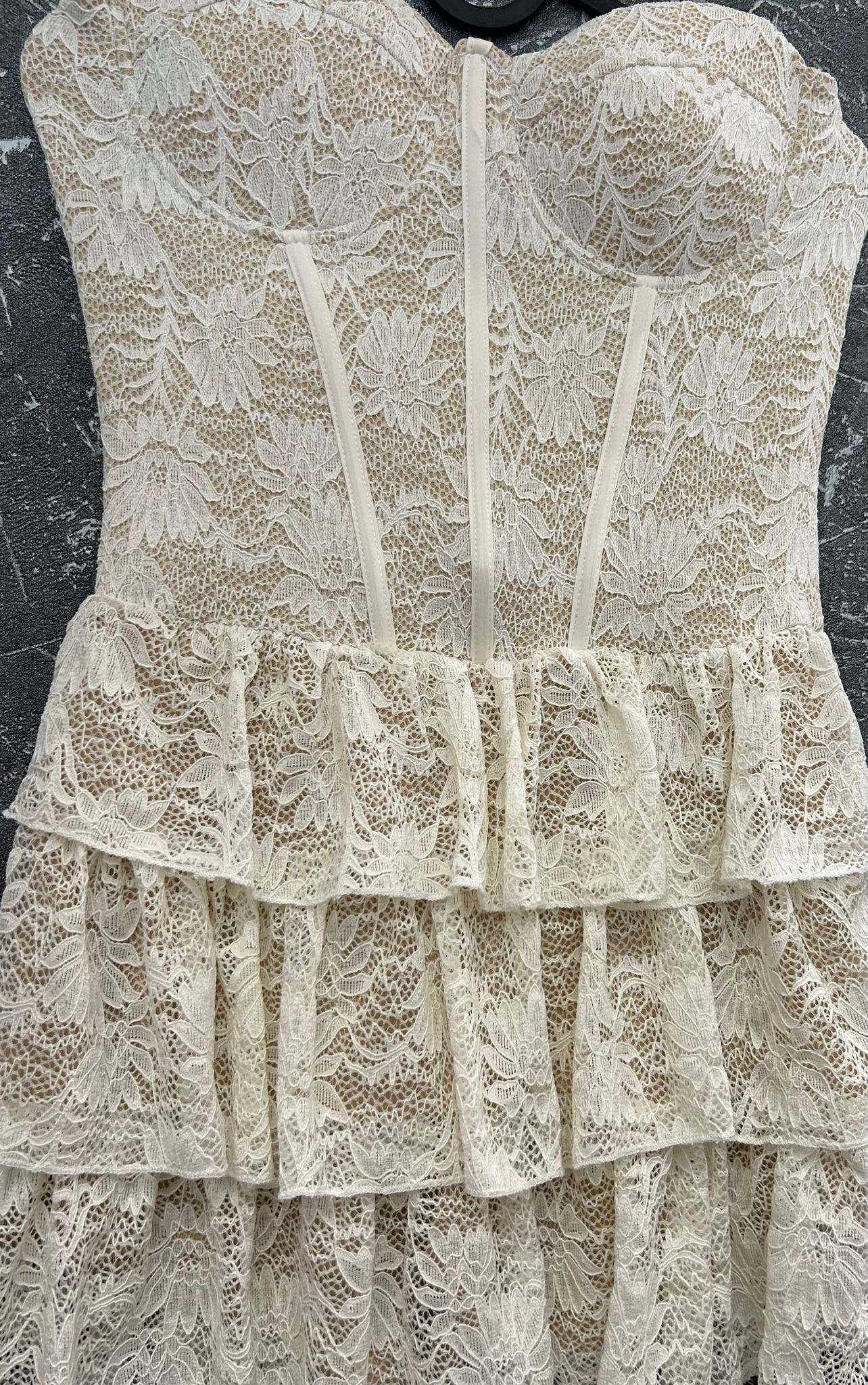 Vestitino corto in pizzo