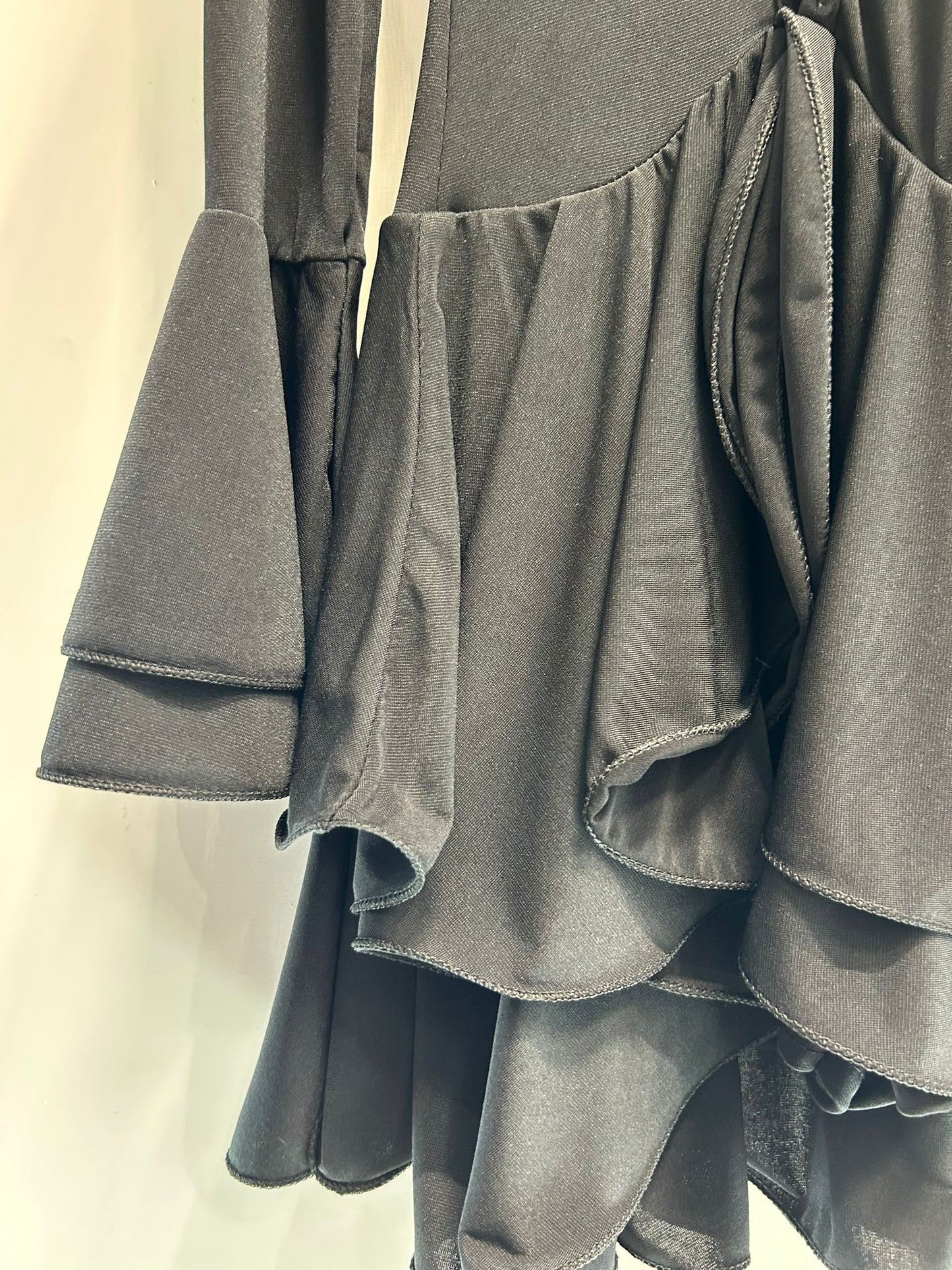 Vestitino elegante con balze